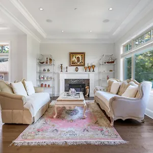 Elegant With Private Bathroom , Vancouver Canada